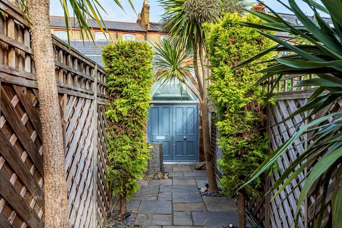 3 Bedroom Property To Rent In Alexandra Road, Twickenham, TW1