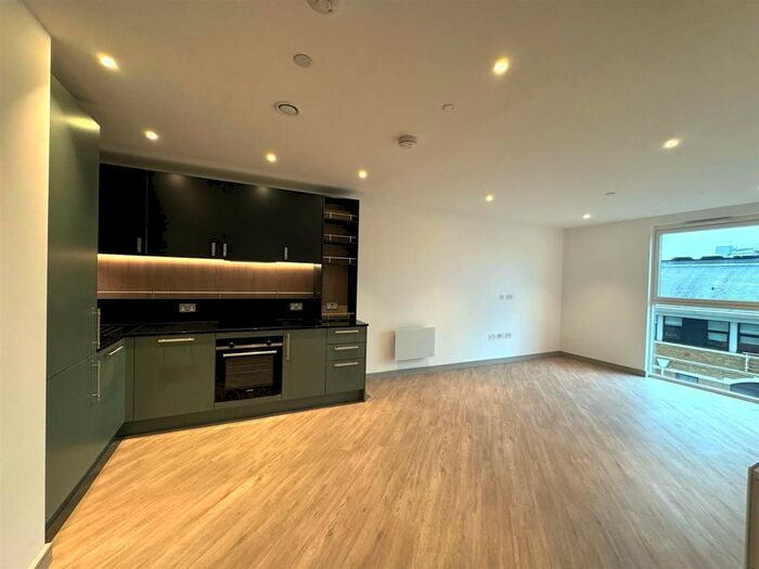 1 Bedroom Flat To Rent In Eden Grove, Staines-Upon-Thames, TW18