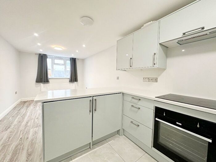 2 Bedroom Flat To Rent In Halimote Road, Aldershot, GU11