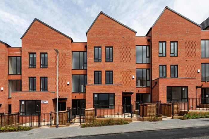 4 Bedroom Detached House To Rent In Tannery Row, Kirkstall, Leeds, LS5