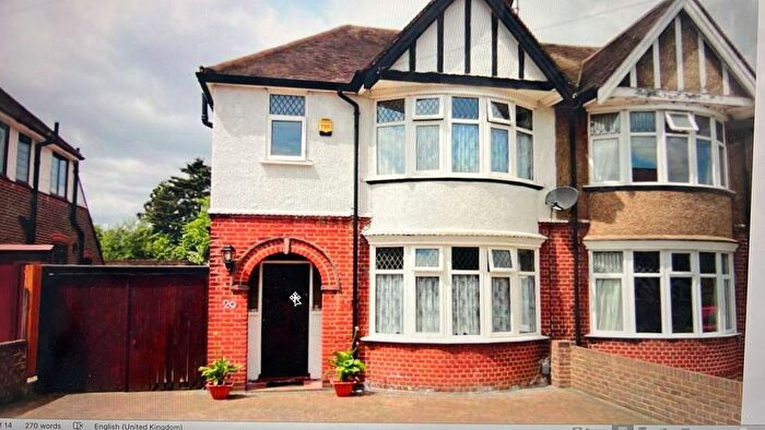 3 Bedroom Semi-Detached House To Rent In Wychwood Avenue, Luton, LU2