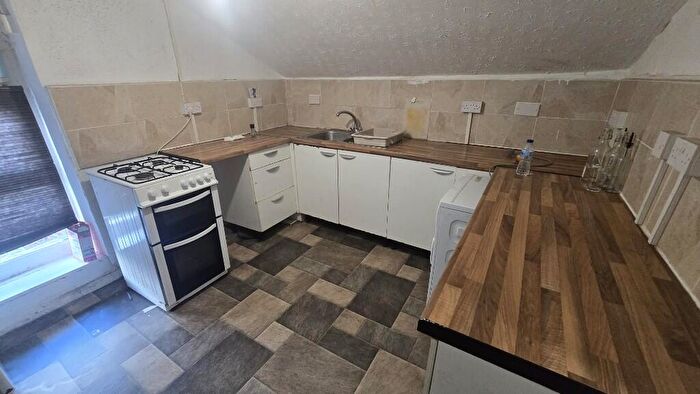 2 Bedroom Flat To Rent In Station Terrace, Caerphilly, Caerphilly (County Of), CF83