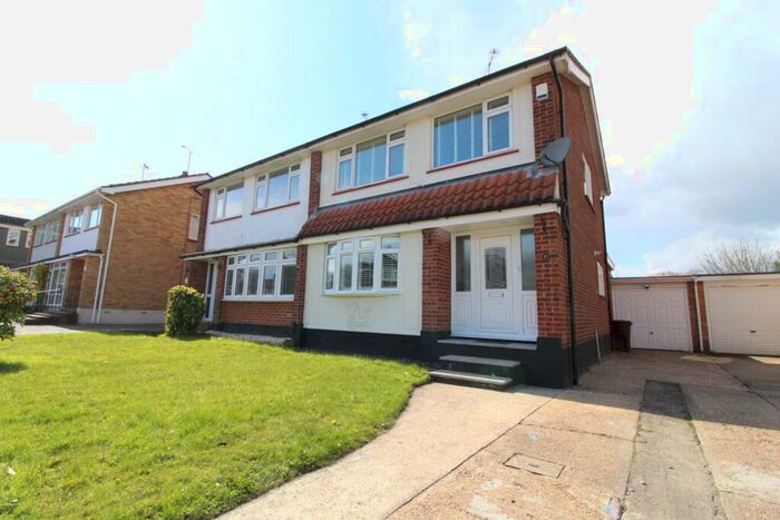 3 Bedroom Semi-Detached House To Rent In The Malyons, Thundersley, SS7