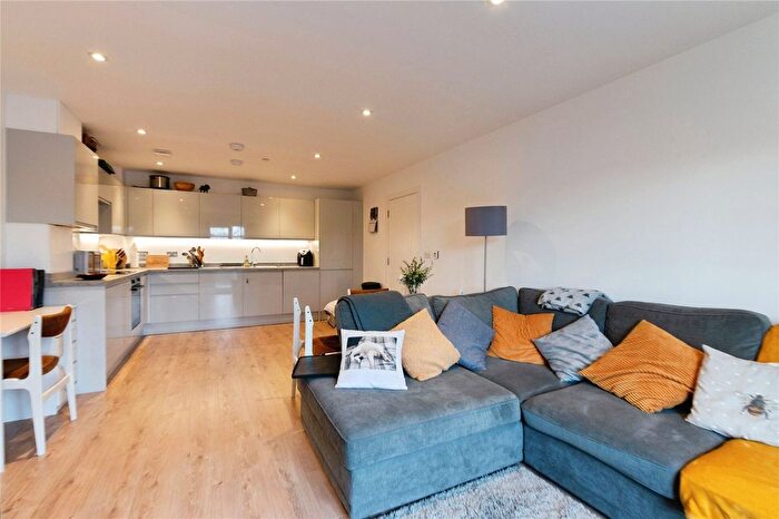 1 Bedroom Flat For Sale In Goldington Crescent, Billericay, Essex, CM12