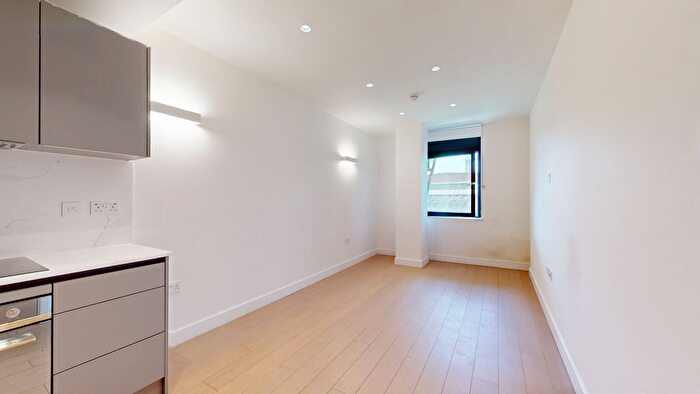 1 Bedroom Flat To Rent In New Horizons Court, Brentford, TW8
