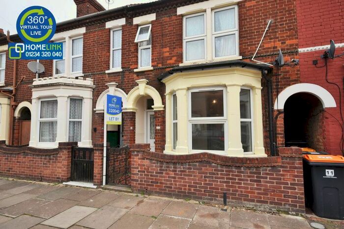 2 Bedroom Flat To Rent In Ombersley Road, Bedford, MK42