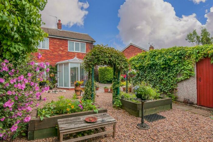 3 Bedroom Semi-Detached House To Rent In Greenwood Crescent, Wickersley, Rotherham, S66