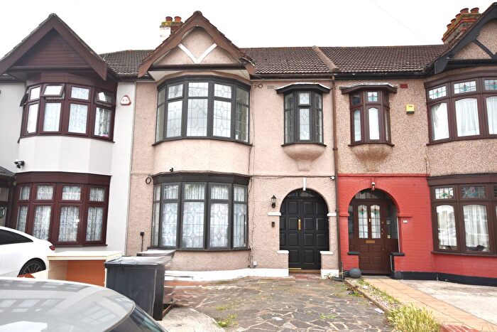 3 Bedroom Terraced House To Rent In Ashburton Avenue, Ilford, IG3