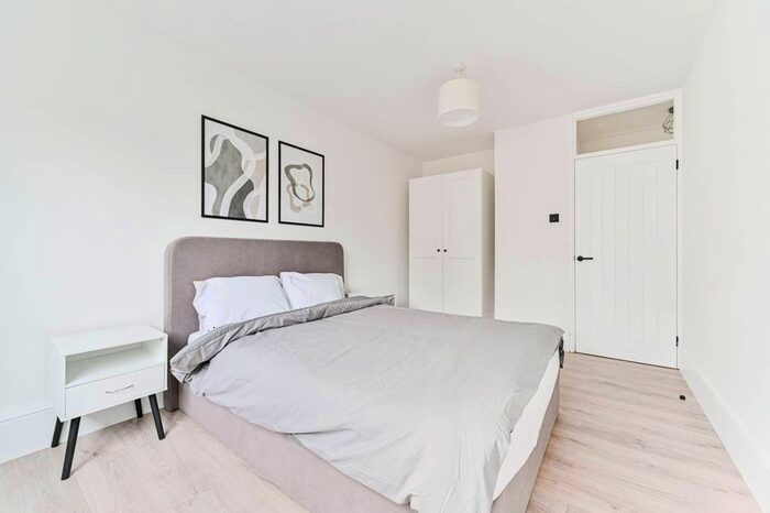 3 Bedroom Flat To Rent In Aytoun Rd, Brixton, London, SW9
