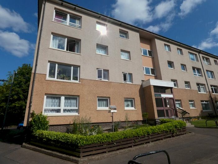 3 Bedroom Flat To Rent In Mcaslin Court, Townhead, Glasgow, G4