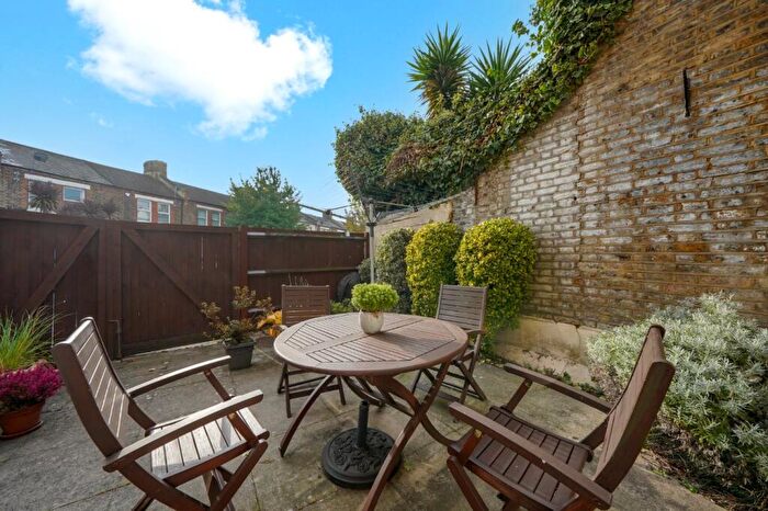 1 Bedroom Apartment For Sale In Arica Road, London, SE4