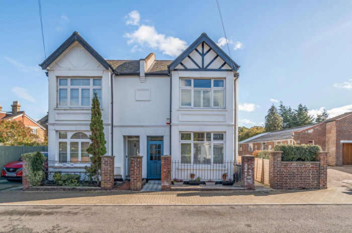 3 Bedroom Semi Detached House For Sale In Gravel Road, Bromley, Kent, BR2