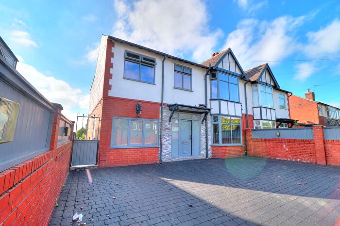 4 Bedroom Semi Detached House For Sale In Chorley Old Road, Heaton, Bolton, BL1