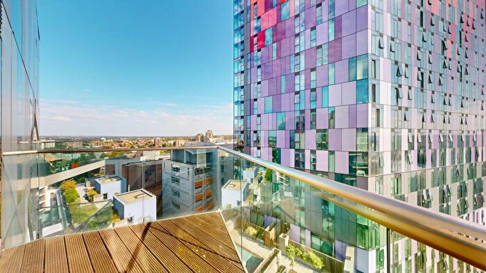 2 Bedroom Apartment To Rent In Tennyson Apartments, Saffron Central Square, Croydon, CR0