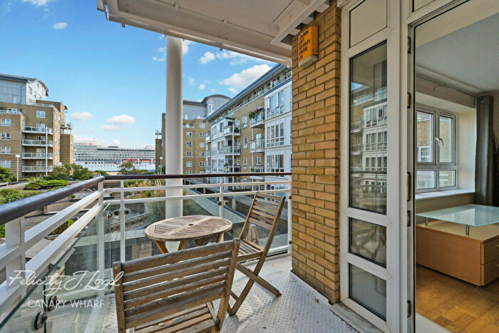 2 Bedroom Flat For Sale In St Davids Square, London, E14