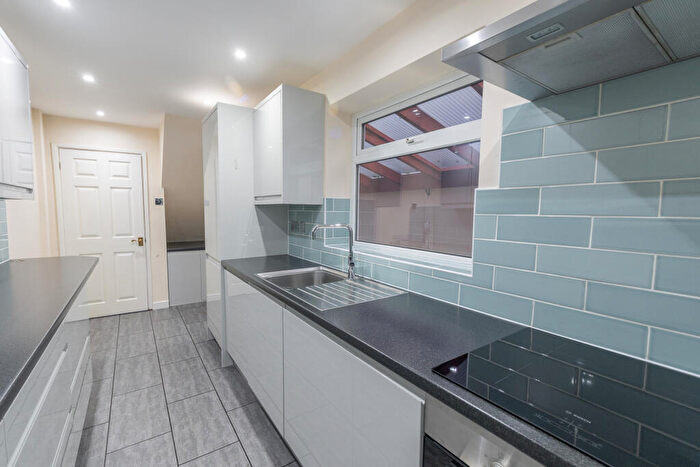 3 Bedroom Semi-Detached House For Sale In Willow Road, Bromsgrove, Worcestershire, B61