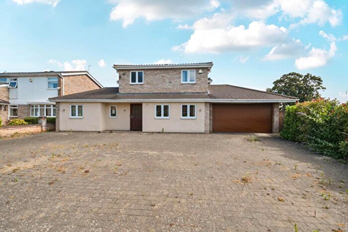 5 Bedroom Detached House For Sale In Tyne Crescent, Bedford, MK41