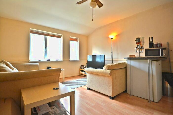 1 Bedroom Apartment To Rent In Mount Pleasant, RG12