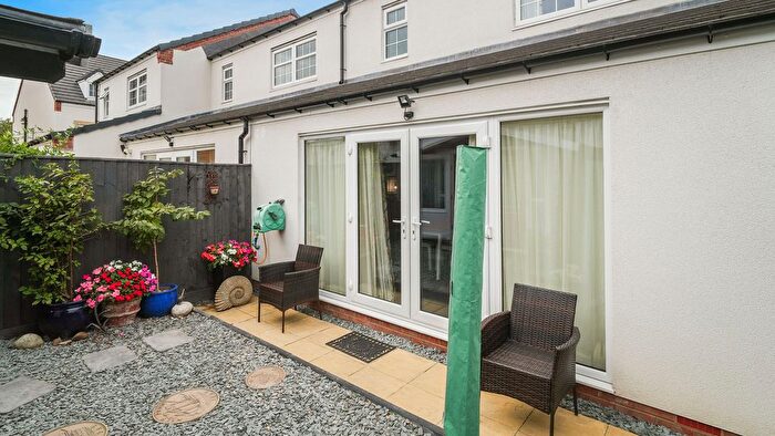3 Bedroom End Of Terrace House For Sale In Thorpe Gardens, Doncaster, DN4
