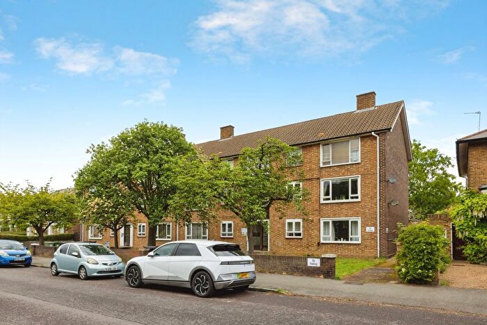 2 Bedroom Flat For Sale In Southbrook Road, London, SE12