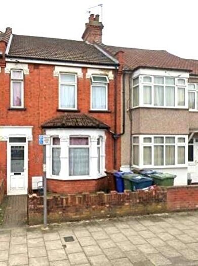 3 Bedroom Terraced House To Rent In Grant Road, Wealdstone, HA3