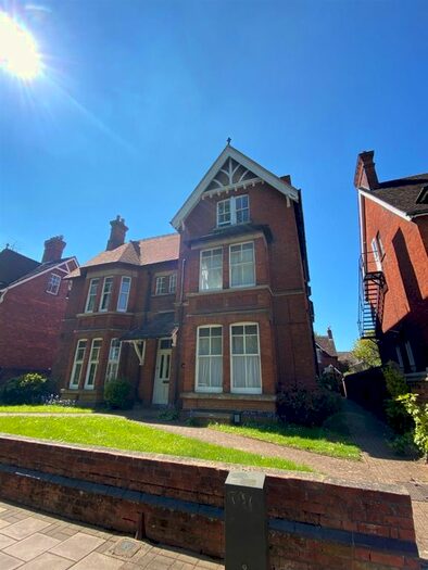 2 Bedroom Flat To Rent In De Parys Avenue, Bedford, MK40