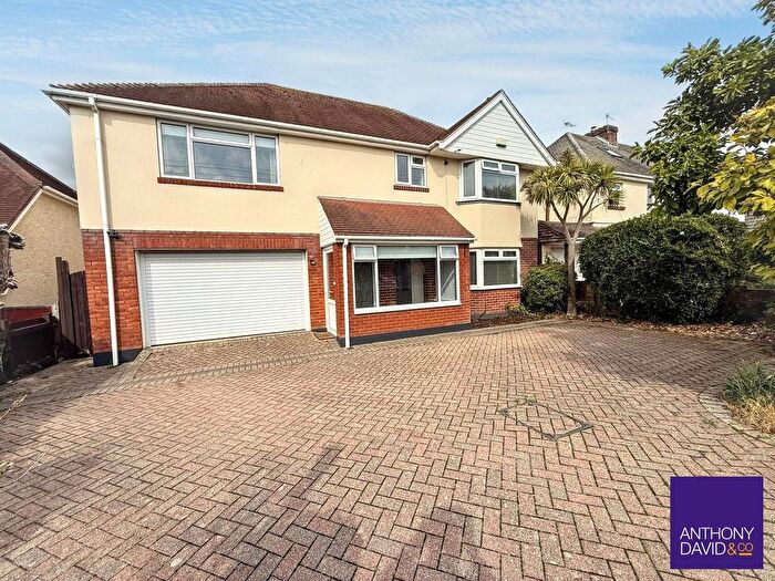 4 Bedroom Detached House For Sale In Stokes Avenue, Poole, BH15