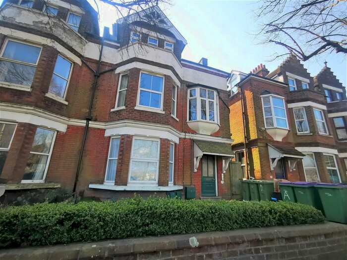 2 Bedroom Flat To Rent In Cheriton Road, Folkestone, CT19