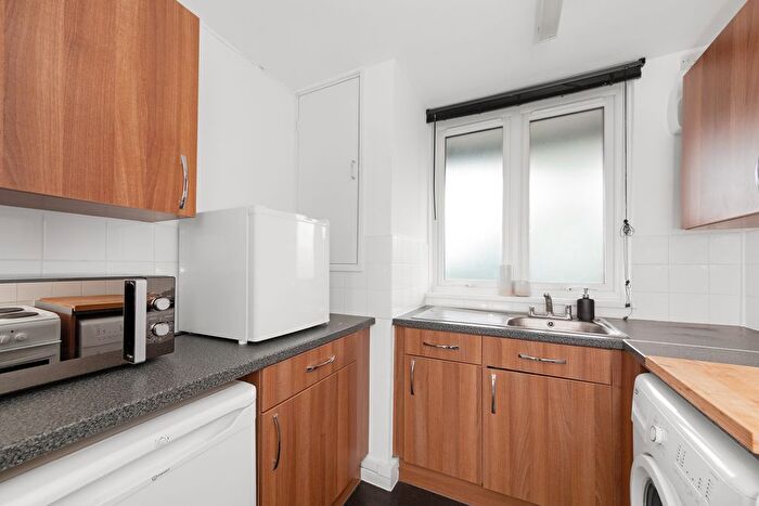 1 Bedroom Flat For Sale In Lockwood Square, London, SE16