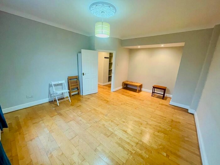 3 Bedroom Flat To Rent In Stoke Newington Church Street, London, N16