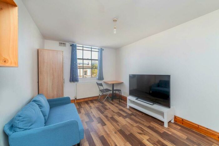 2 Bedroom Flat To Rent In Caledonian Road, Caledonian Road, London, N1