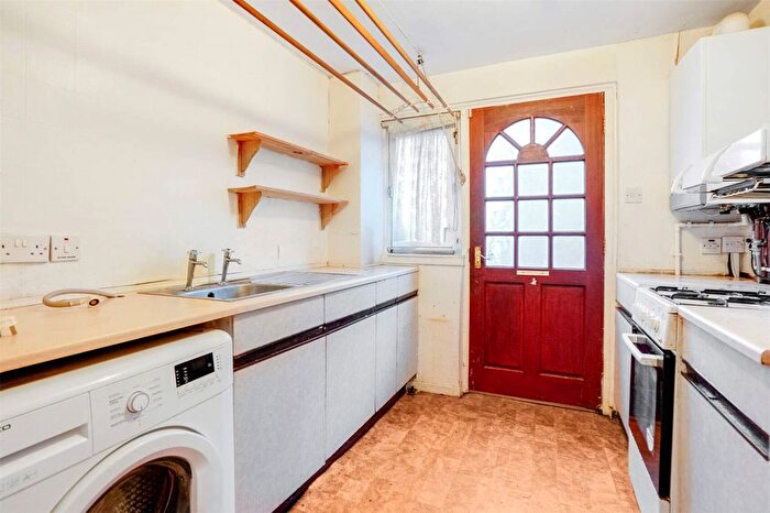 2 Bedroom End Of Terrace House For Sale In Quebec Drive, East Kilbride, South Lanarkshire, G75