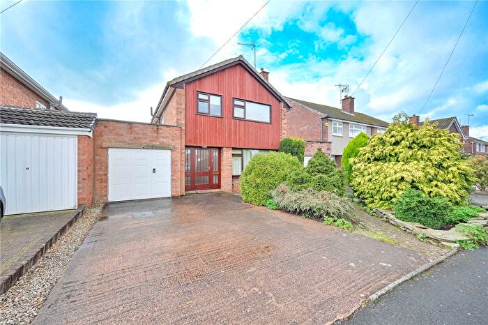 3 Bedroom Link Detached House For Sale In Braunton Avenue, Weeping Cross, Stafford, Staffordshire, ST17