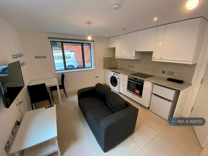 2 Bedroom Flat To Rent In Clarendon Road, Leeds, LS2