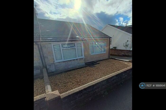 2 Bedroom Bungalow To Rent In York Drive, Llantwit Fardre, Pontypridd, CF38