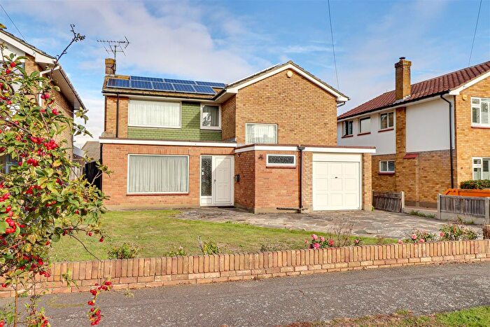 3 Bedroom Detached House For Sale In Wyatts Drive, Southend-On-Sea, SS1