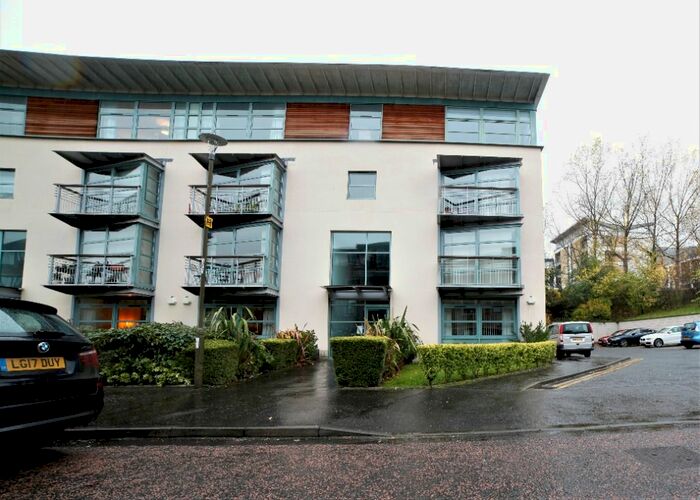2 Bedroom Flat To Rent In North Werber Road, Edinburgh, EH4