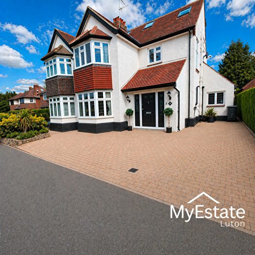 4 Bedroom Semi Detached House For Sale In Ludlow Avenue, Bedfordshire, Luton, LU1