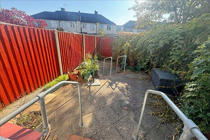 2 Bedroom Terraced House For Sale In Fernside Avenue, Feltham, Middlesex, TW13