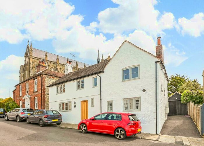 3 Bedroom House To Rent In King Street, Arundel, BN18