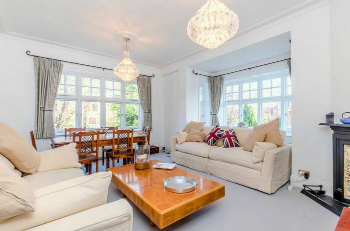 2 Bedroom Flat To Rent In Blakesley Avenue, Ealing Broadway, London, W5