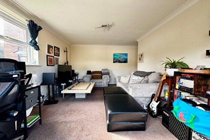 1 Bedroom Flat To Rent In Victoria Road, Worthing, BN11