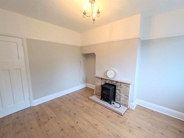 3 Bedroom Semi Detached House To Rent In Waller Road, Sheffield, S6
