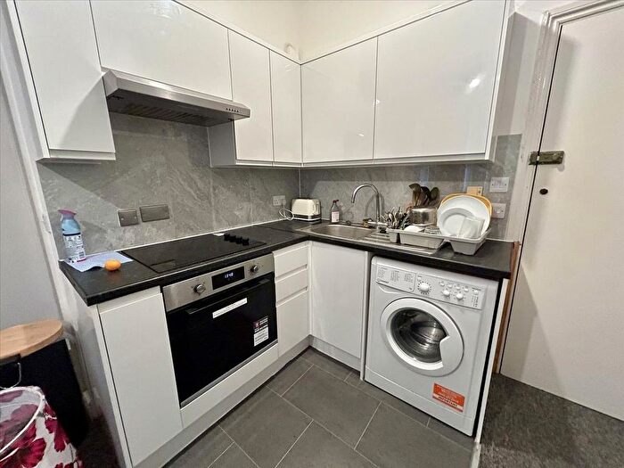 Studio To Rent In Villiers Road, Dollis Hill, London, NW2