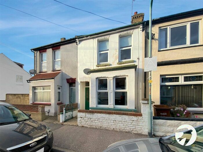 3 Bedroom Terraced House To Rent In Junction Road, Gillingham, Kent, ME7