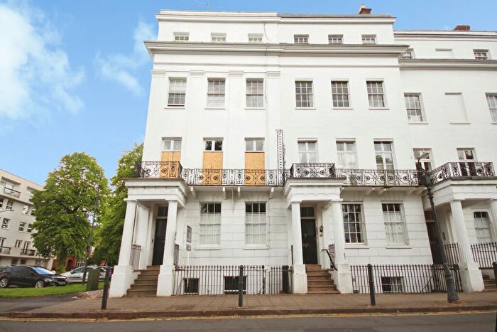 2 Bedroom Apartment For Sale In Clarendon Square, Leamington Spa, CV32