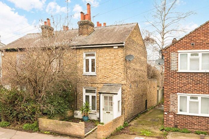 2 Bedroom Terraced House For Sale In Hawks Road, Kingston Upon Thames, KT1