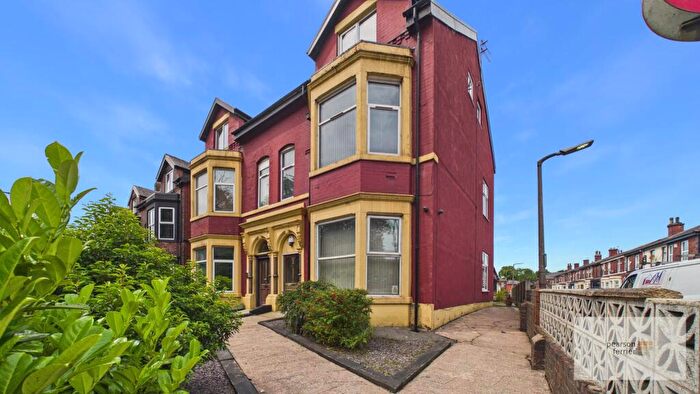 5 Bedroom Semi-Detached House For Sale In Walmersley Road, Bury, BL9