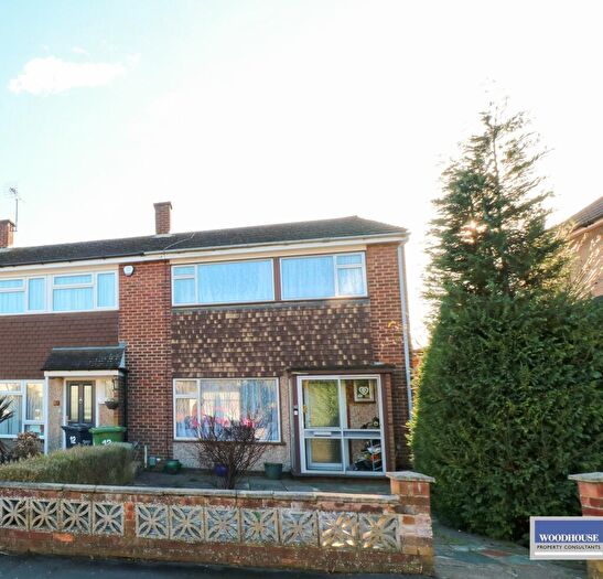 3 Bedroom End Of Terrace House To Rent In Moreton Close, Cheshunt, EN7