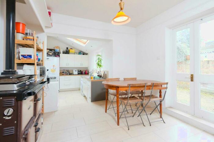 4 Bedroom Flat To Rent In Freke Road, Battersea, London, SW11